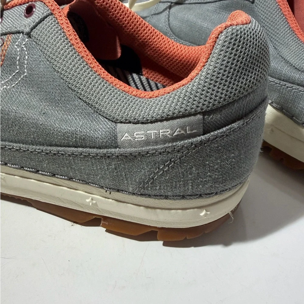 Astral Men’s Stylish Gray Sneakers with Orange Accents size 9.5